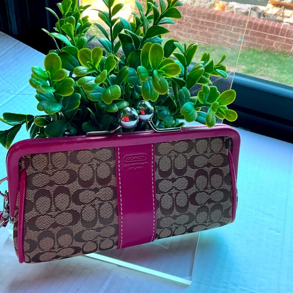 Coach Clutch Wristlet EXTREMELY RARE - Picture 5 of 10